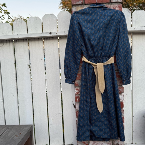 Vintage 70a Leslie Fay Navy Patterned Dress with Beige Belt - Picture 5 of 8